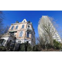 113_2155 Historisches und modernes Wohnhaus oberhalb der Köhlbrandtreppe. | Koehlbrandteppe - historische Hafentreppe am Fischereihafen Altona.